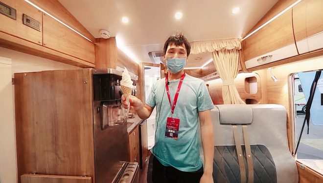 “地摊经济创业好伙伴”——视频详解飞神冰淇淋房车炫耀登场