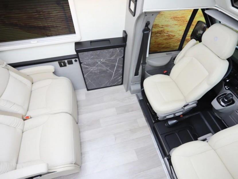 9月2日郑州房车展，飞翔福特巡疆者Pro房车，精致舒适，乐享生活！e542147992b76383ccf66a2c3f02db7b