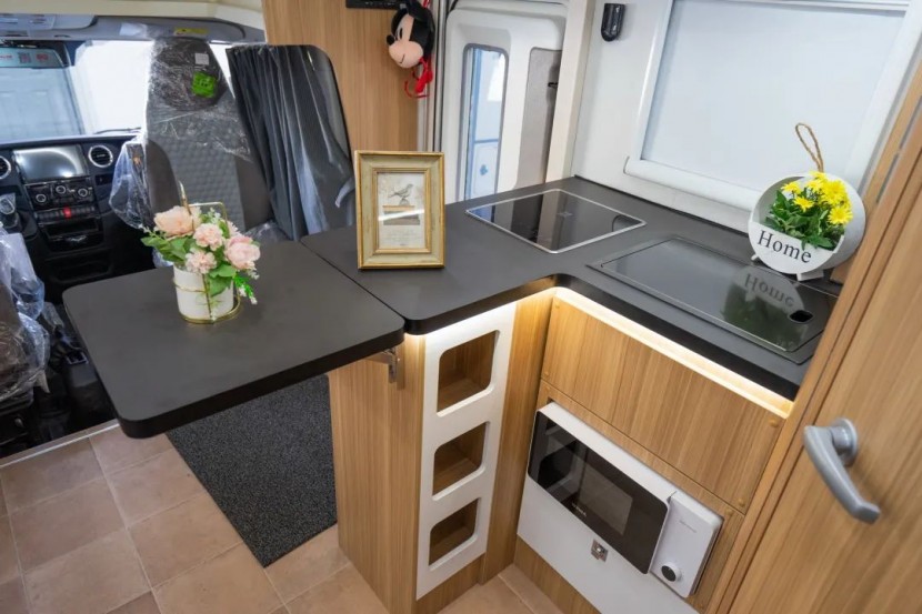 9月2日郑州房车展，赛德驿路亦家老黄特供版6.5T双拓展房车，畅游千万里，房车亦是家！77233c1d6bc21b0c5d07cf7c1359bb5f