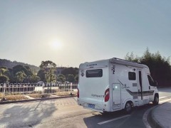  阿迪雅 寻路者房车