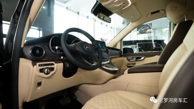 奔驰商务全隔断高端系列——卡漠兹，带您享受弛聘曼妙之旅图片