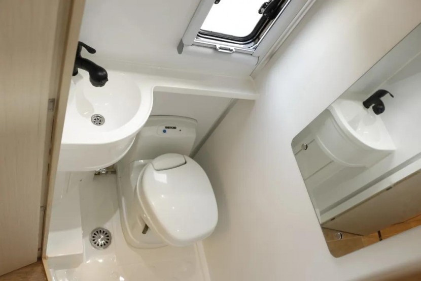 【首发】罗曼特斯T50，国六大通V90底盘自动挡房车正式下线接受预定4973689d1dac4b45b752a902dbe0db15