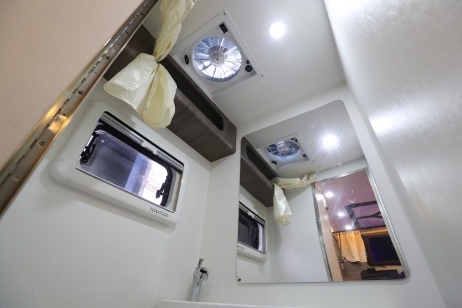 高清实拍2019款顺之旅依维柯8AT自动挡大额头C型房车（子母床款） WLH_6043