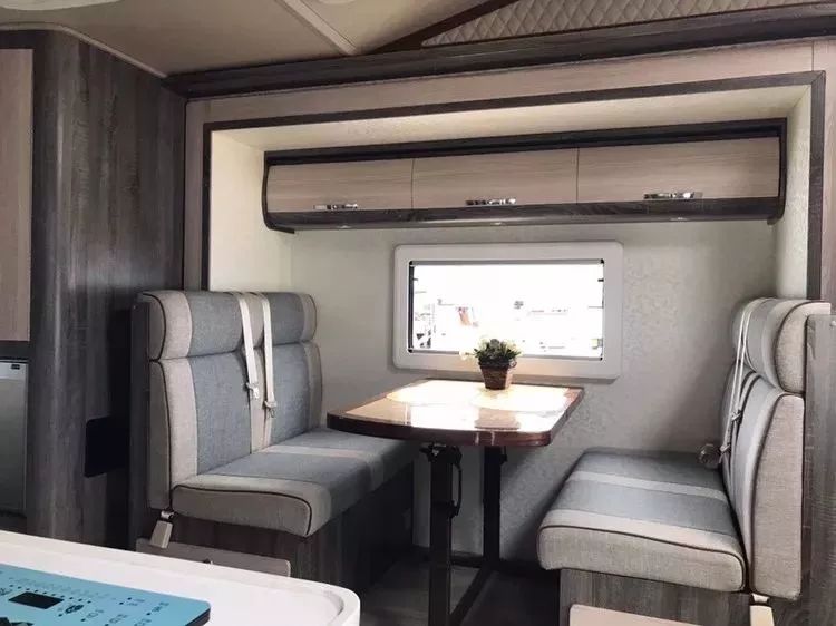 【4•12洛阳房车展】雅升房车倾情独有专利打造2019款依维柯双拓展房车全新亮相展会