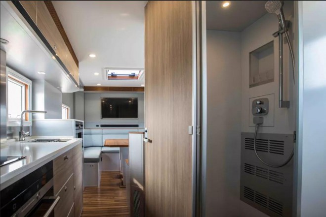 60斤黄金换不到的越野房车（一）1d8435017fc94f55b54cb65983d534e0