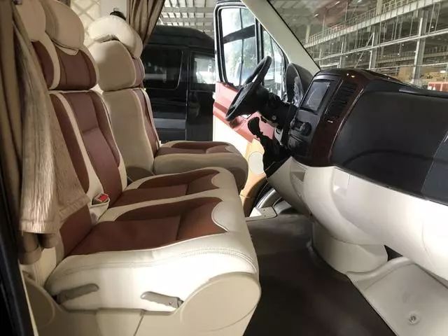 【9.12洛阳房车展】亚星欧睿房车优惠多多，商务旅居多种布局33万起售5016bf67bb7b483989822f6acc93f280