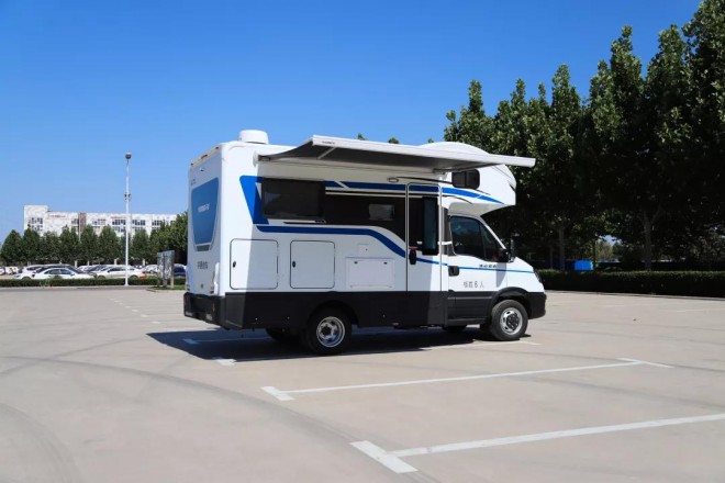 体验专属舒适旅行，宇通国产依维柯C型单拓房车f80fed22940e43cfa5a4e0e3dd6af952