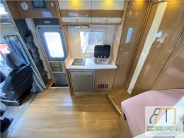 中天 17款中天依维柯侧拓展C型房车