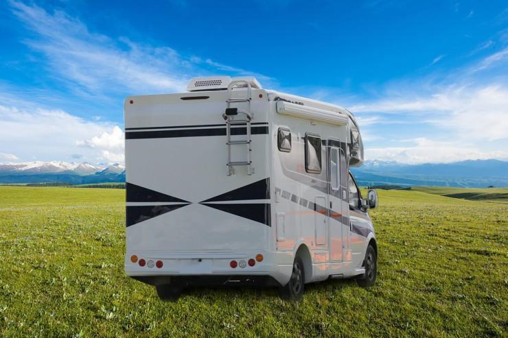 一口价29.8万就在爱旅途2019款大通C型房车5.26郑州大型团购会0X8Arkb0dRA