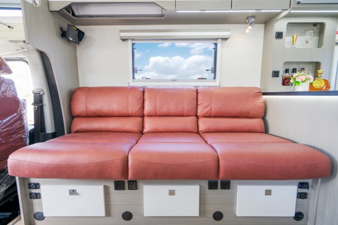 9月2日郑州房车展,赛德白鲸PLUS后进门单拓展房车,海阔凭鲸跃,地广任我游!1fef98e4f7d82021fd26e35e169edae2