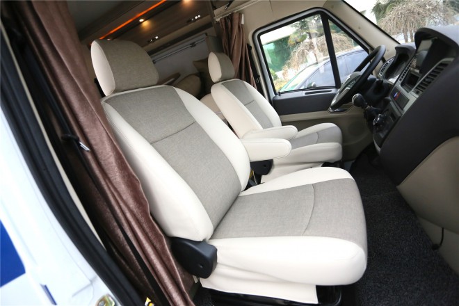 拓锐斯特依维柯C型欧尚版TIC-610A 53.8万起 2E1A3406