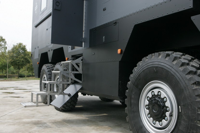 阿莫迪罗探索者e3型越野房车曼tgs8x8armadilloexplorer3mantgs8x8man