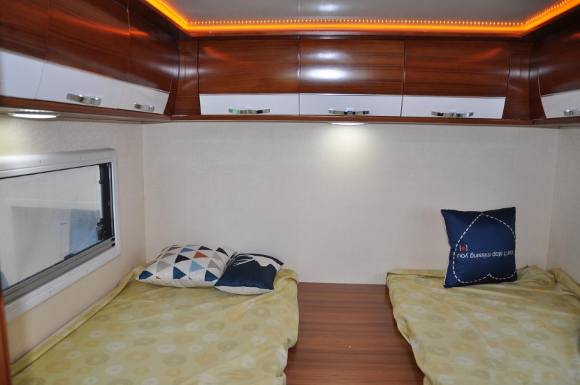 直降50万!独家团购108万即可抢购158万春田奔驰斯宾特524顶配房车 DSC_0259