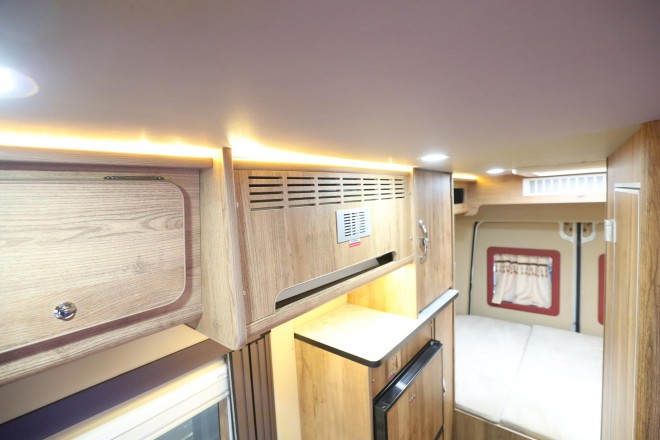 老张定制款——高清实拍2019款顺之旅东风御风白色自动挡B型房车 WLH_5986