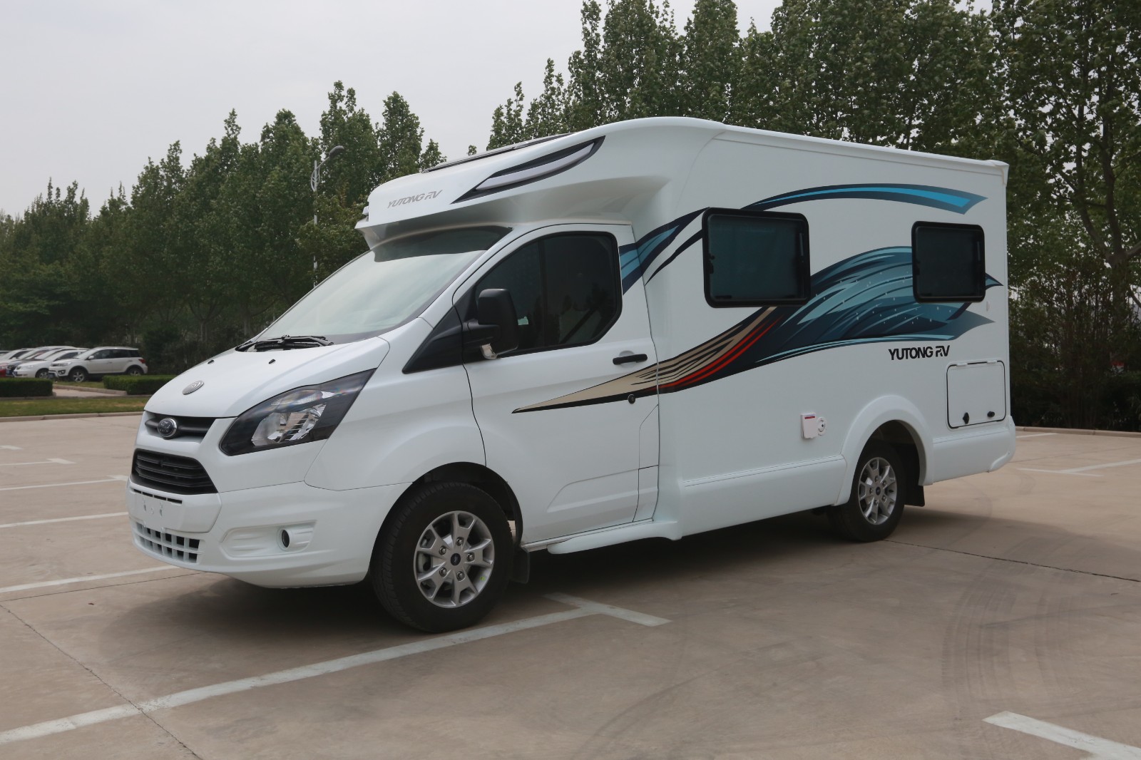 宇通福特全顺c型房车