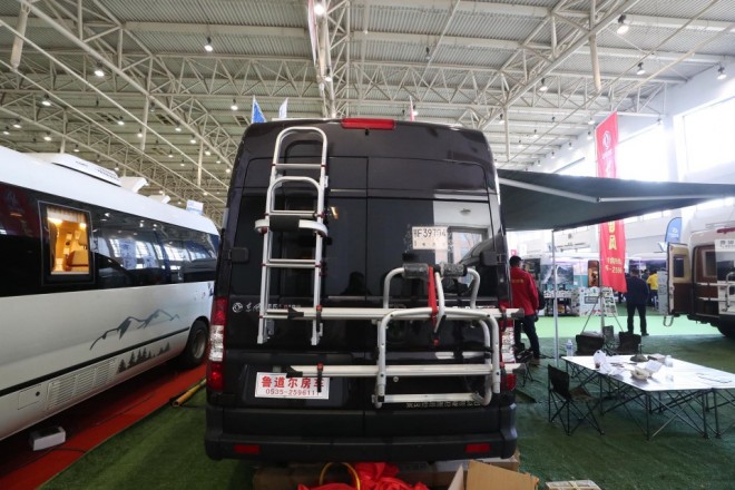 11.23杭州房车展鲁道尔御风B型房车,智能化电动上下床更实用6c892dd1afcc4318bafd881cfb14eeb4
