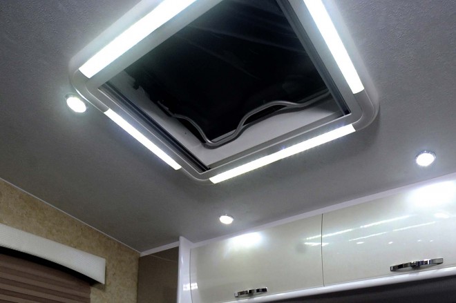 戴德隆翠C19拖挂式营地房车 17万元 天窗