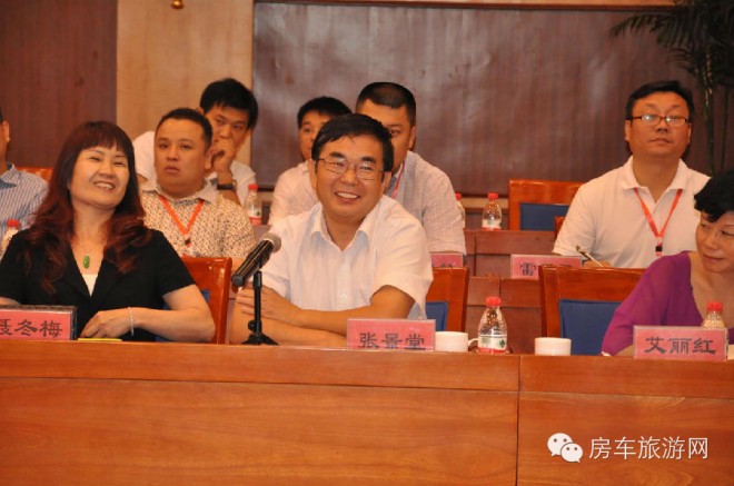 中汽协叶盛基秘书长出席2014中国（鹤壁）电子信息汽车电子电器产业发展合作交流会