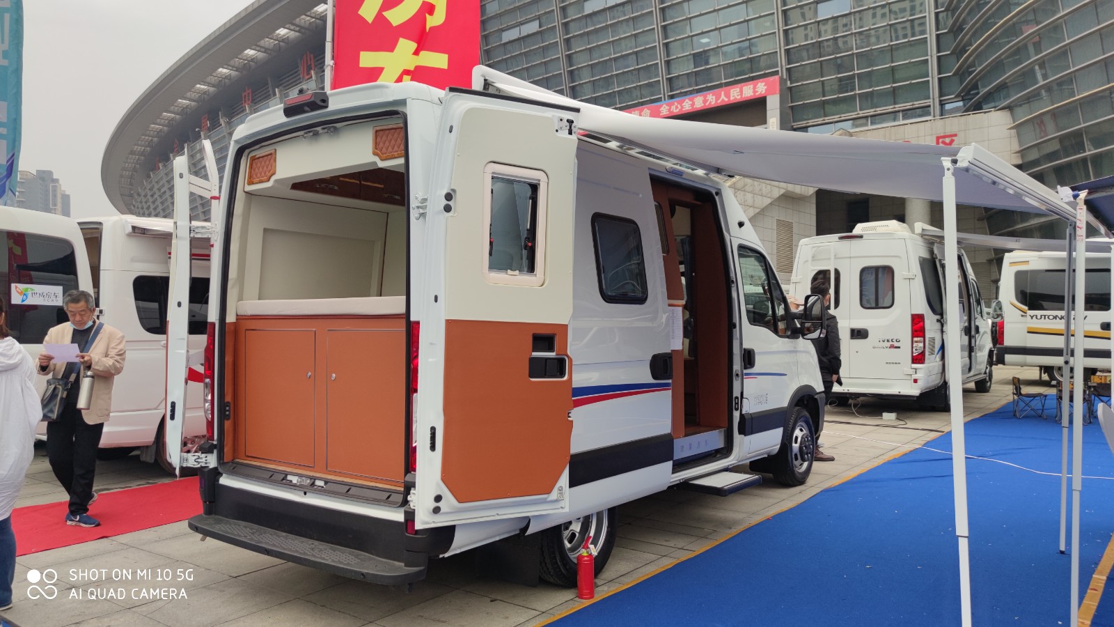 双景依维柯国六B型房车