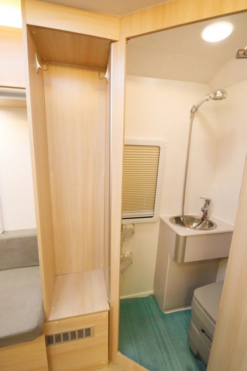 9月2日郑州房车展，新飞祥菱房车小C型房车，有路就有前方，有梦即可出发！b71808f0a7138b77ad56c980c17b0620