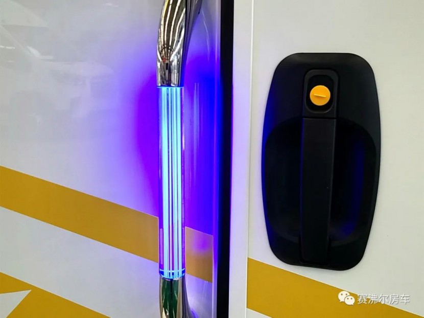 56.8万:赛沸尔C型大额头双拓展房车