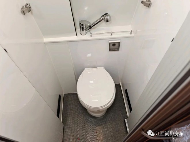 08068e2b120fee23e98e70cac4eb7a4f