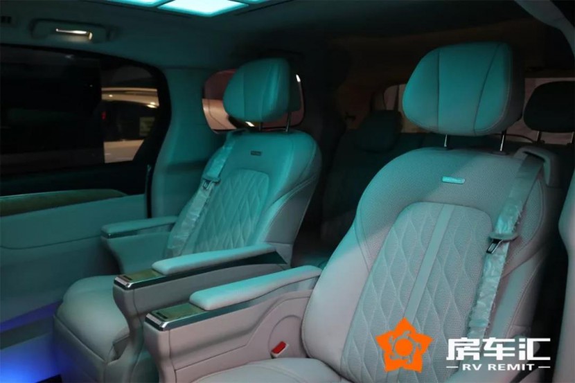 雅典娜版别克GL8商务车，改装后30来万气场翻倍！13.jpg