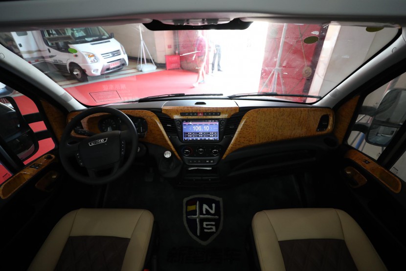 新星罗马假日C600K2双扩展房车 进口依维柯newdaily 6速手自一体房车 团购价71.8万 原价81.80万 WLH_4361