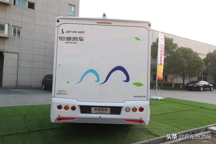 年终大促来袭!铂驰房车“大放价”!疯狂让利中,快来抢购吧~铂驰房车旅行家尊享版C型大额头无拓纵置上下床款