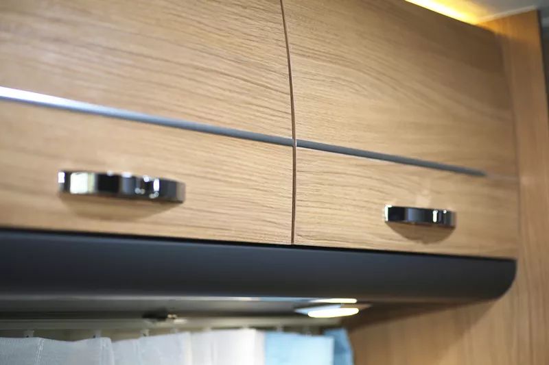 宇通依维柯欧胜C533豪华版无拓小顶房车