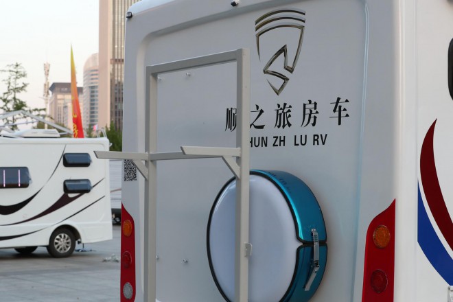高清实拍2019款顺之旅依维柯8AT自动挡大额头C型房车（子母床款） WLH_5789