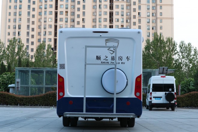 高清实拍2019款顺之旅依维柯8AT自动挡大额头C型房车（子母床款） WLH_5772