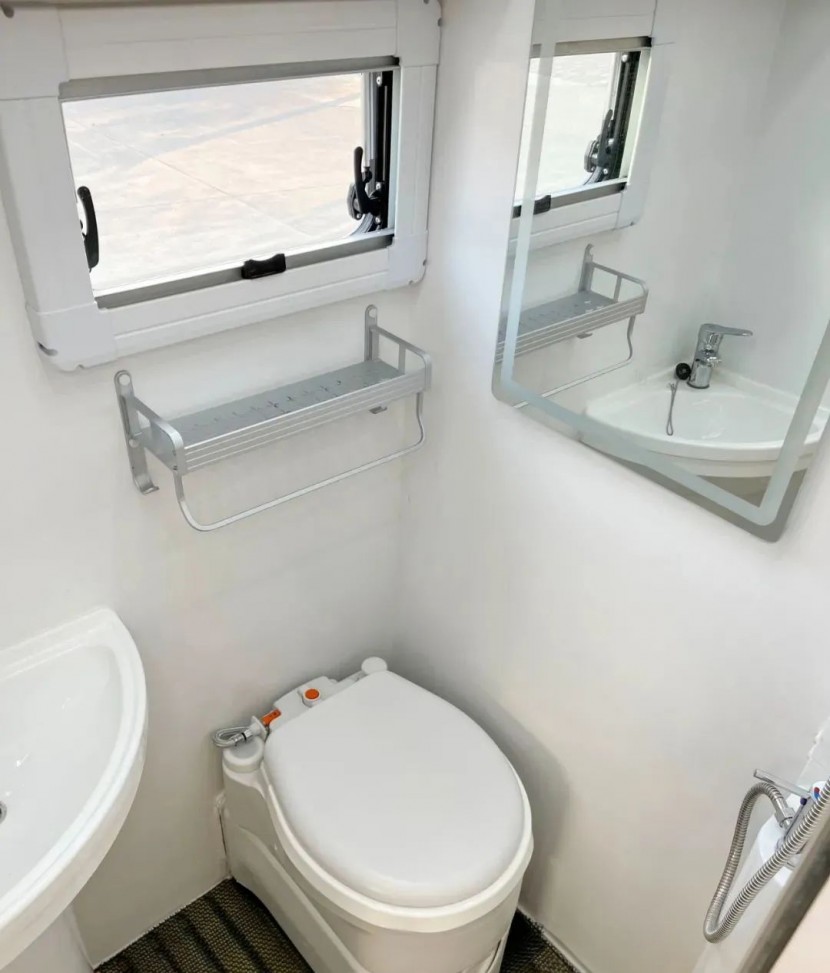 新飞依维柯双拓展房车带您走进第五届郑州房车展，新式旅行，你我共享！a2773c0edf4e0cc1809effe28de30088