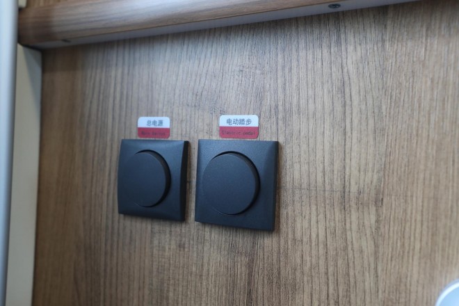 拓锐斯特“欧畅版TIC-621A”依维柯双拓展C型房车 WLH_6854