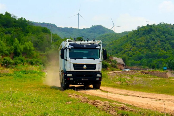 引领豪华越野房车的主流087577e4aa624bb38463500af4126e80