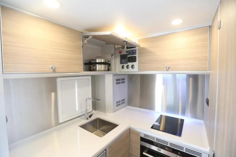 诺马迪森新款“驰骋者”——不超六米的C本蓝牌越野房车（内饰篇）887666dcbbd644faa469bf5166d1b5eb