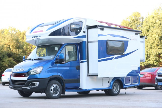拓锐斯特“欧畅版TIC-621A”依维柯双拓展C型房车 WLH_6874