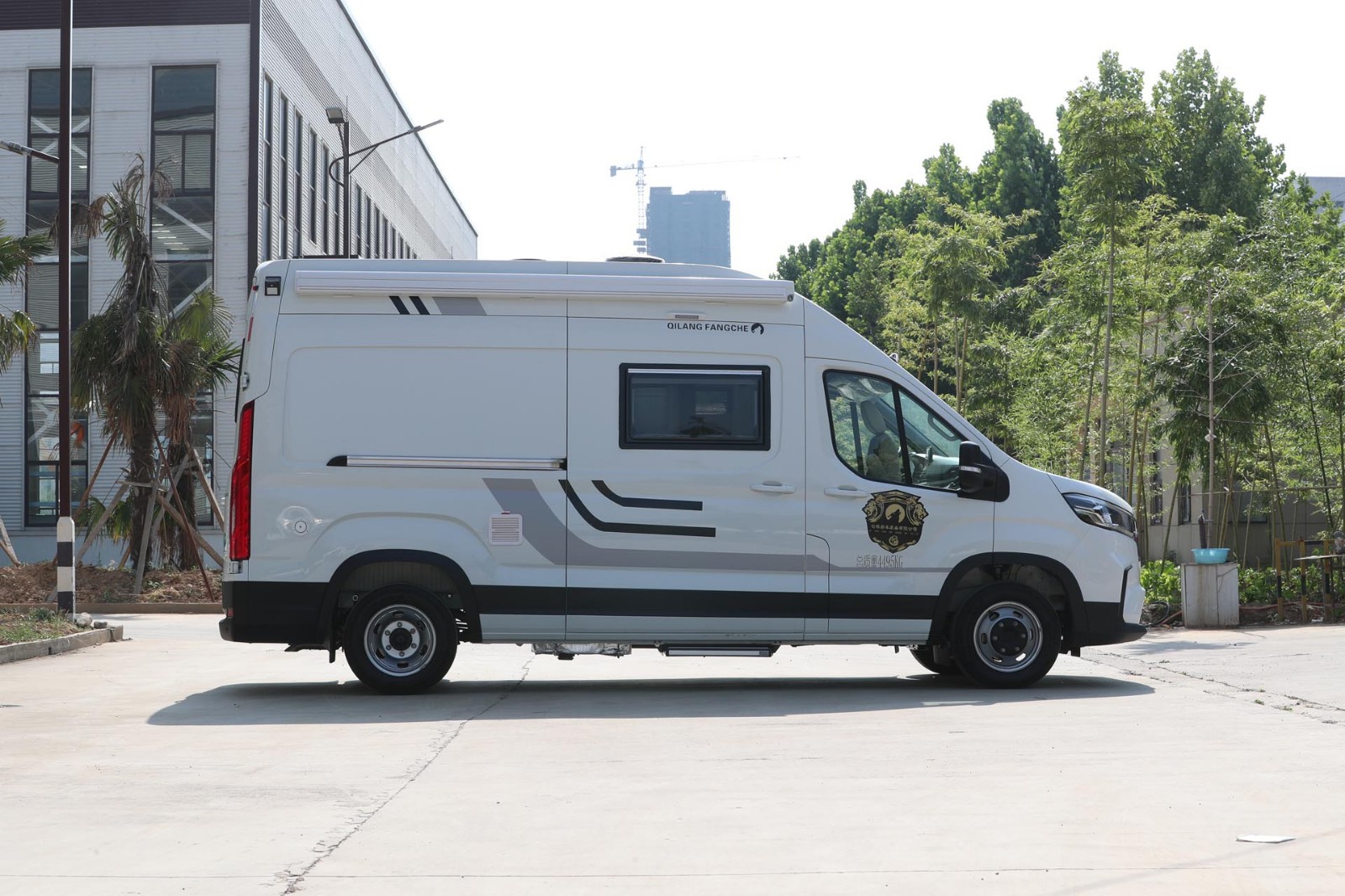 【原始大图】七狼-大通v90 2020款横置大床款白色图片欣赏-房车旅游网