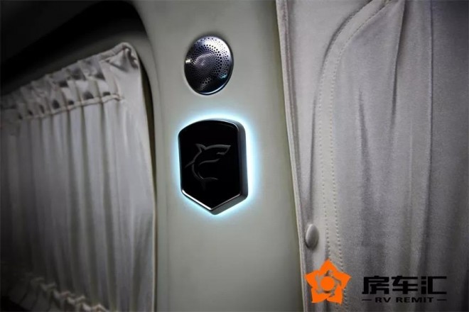 奔驰傲旋大白鲨!FULL-T全触控智能座椅+19寸多媒体+BOSE音响15.jpg