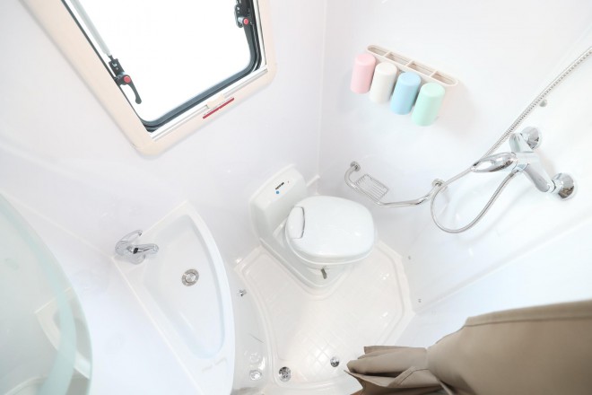 拓锐斯特“欧畅版TIC-621A”依维柯双拓展C型房车 WLH_6856