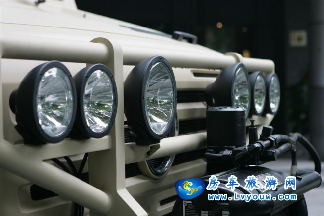 阿莫迪罗·攀爬者CD1型越野房车（奔驰乌尼莫克U5000）