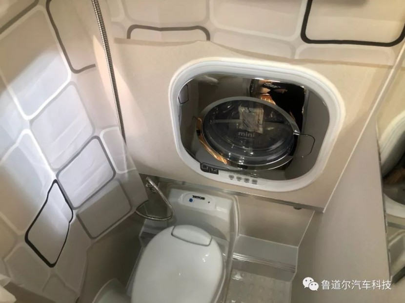 9月2日郑州房车展:鲁道尔房车东风御风领尊版,开启梦之旅!get?code=NTI0YjY4NWI0ZjJkNThkN2M1NzRjMThiNDBjYWY5MGIsMTY2MDcxNzA1NDg3OQ==