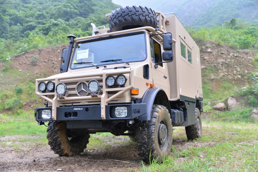 阿莫迪罗攀爬者c3型越野房车奔驰乌尼莫克u4000armadillocrawler3