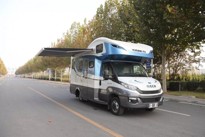 宇通进口依维柯C630尊享版无拓展房车