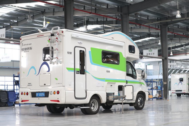 精致欧式风格、高端商务元素，“铂驰旅行家”单拓展房车 WLH_7255