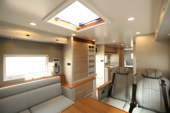 德野诺玛迪森“领航者M”：驭山逐海，擎天撼地