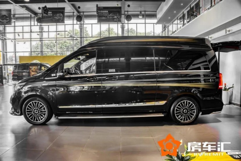 实拍奔驰商务车V260L新款七座，明星保姆/企业接待首选！3.jpg