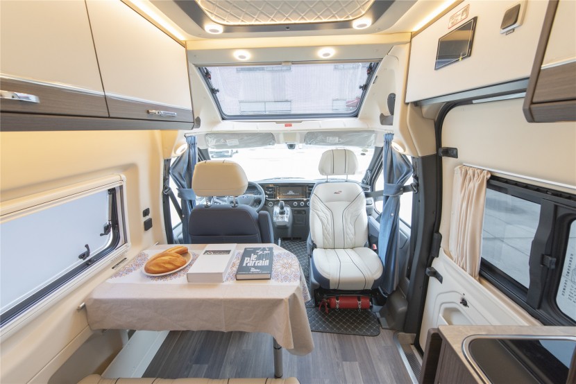 瑞弗房车R700畅旅版，B型房车天花板，保温隔热性能优良get?code=NGE3OTkwNTA5OWUxMGIwNmVjMDliMzhlMGY4ZDljMmQsMTY2MzE1MDM5OTExMg==