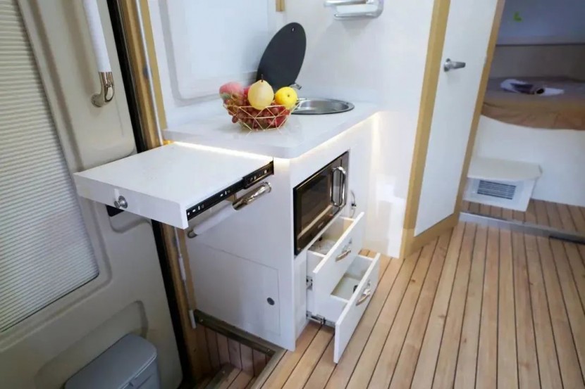 2022款中意极致双扩展房车邀您参加第五届郑州房车展，自在旅途，极致体验！816b2c910bb92b90ee953d8eb7a47571