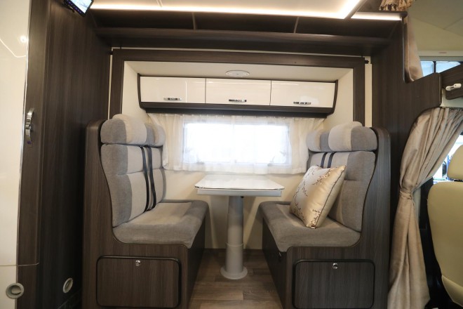 精致欧式风格、高端商务元素，“铂驰旅行家”单拓展房车 WLH_7205
